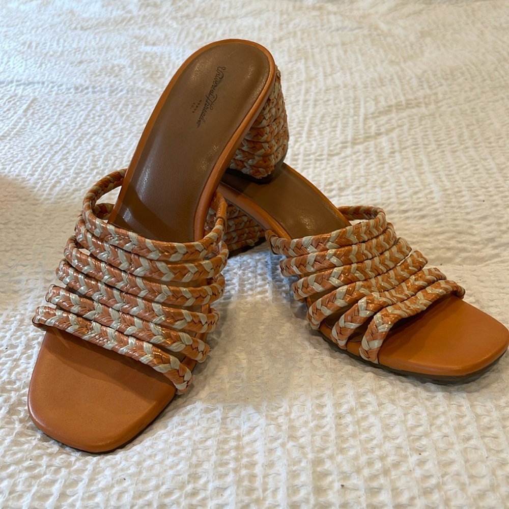 Like New! Universal thread Orange Rachel Mule size 7